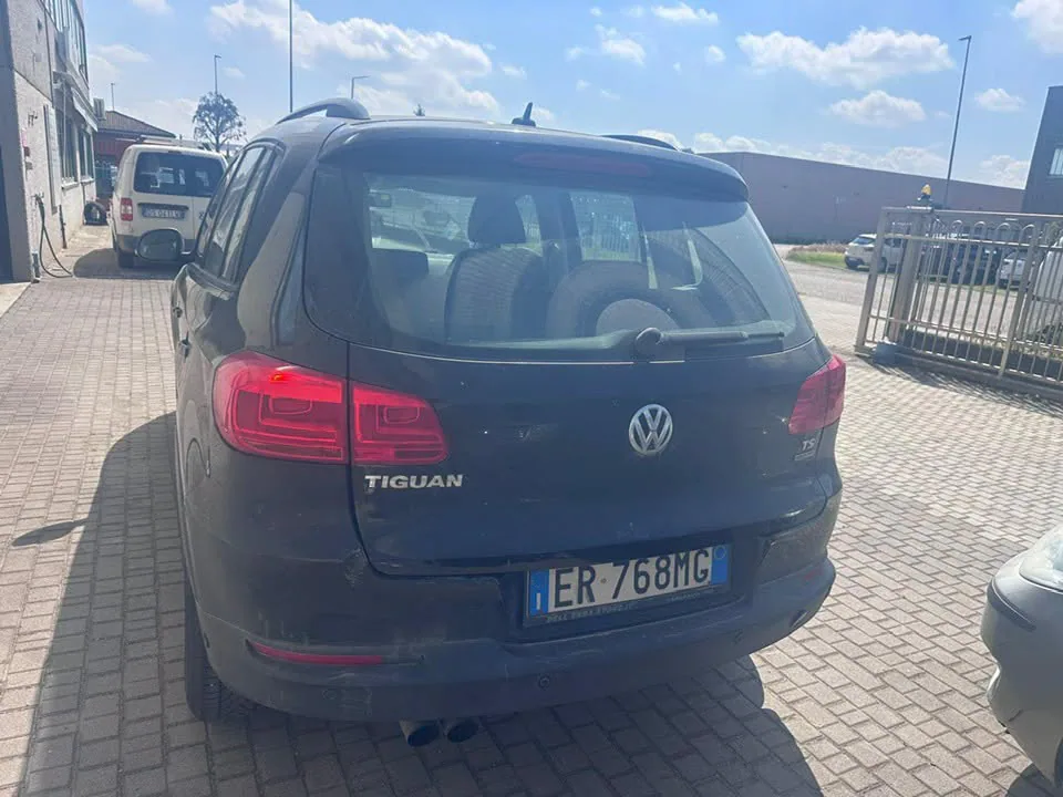 Автомобил
