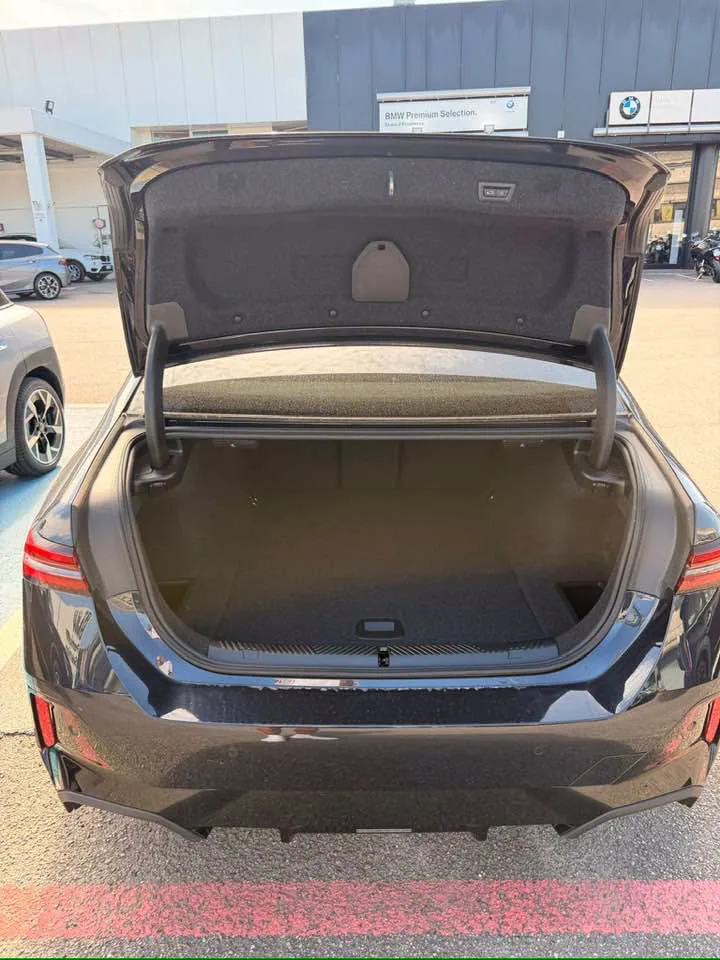 BMW I5