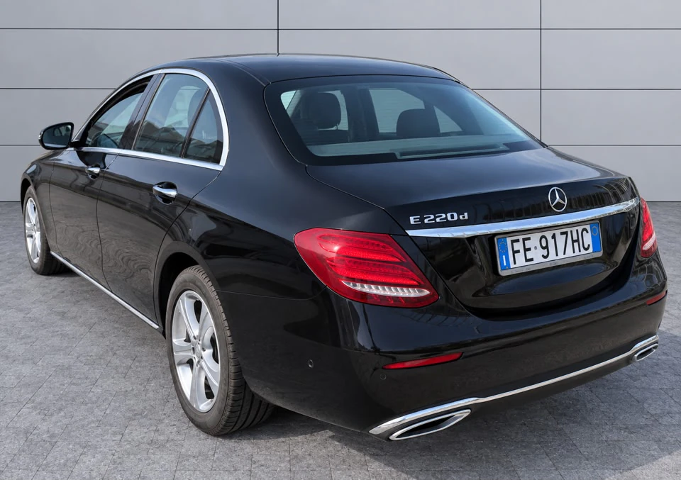 Mercedes-Benz E 220d 07/2016 — снимка 4