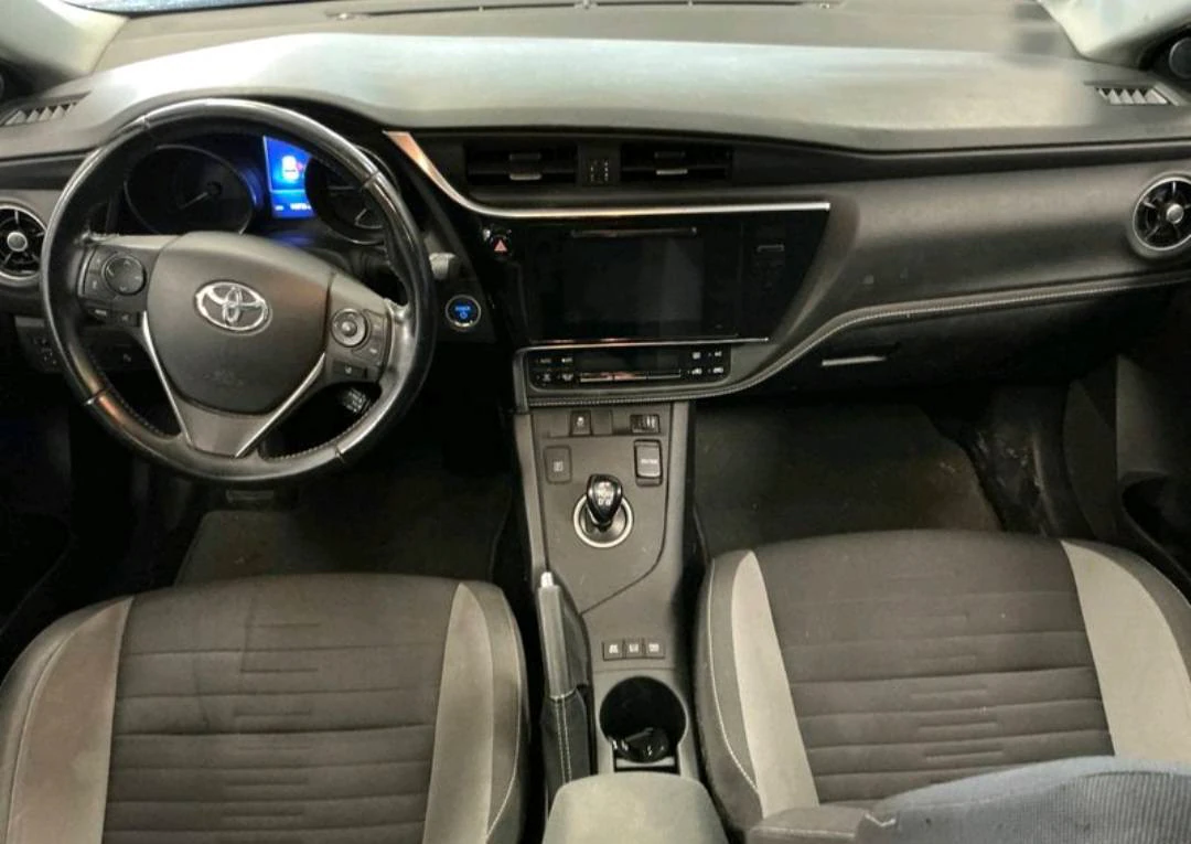 Toyota Auris E Надеждна — снимка 3