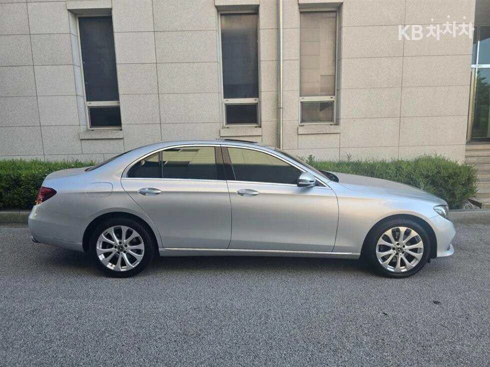 Mercedes-Benz E 220d — снимка 3