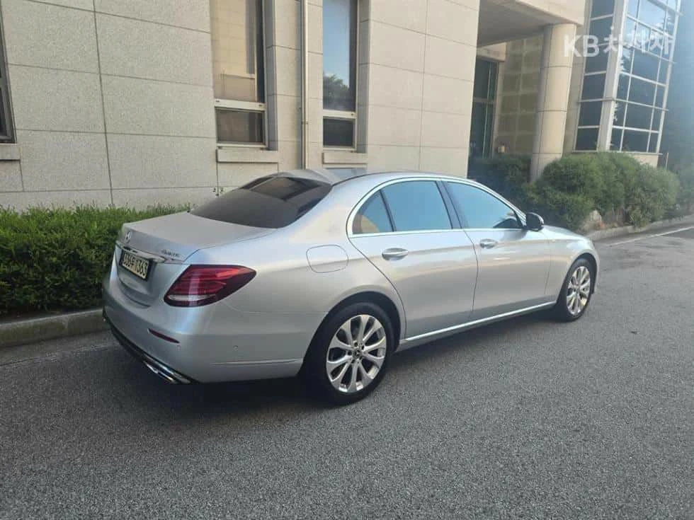 Mercedes-Benz E 220d — снимка 4