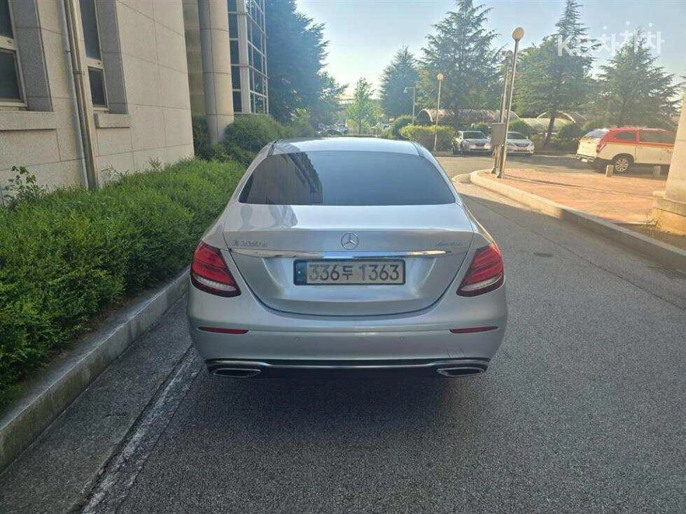 Mercedes-Benz E 220d — снимка 5