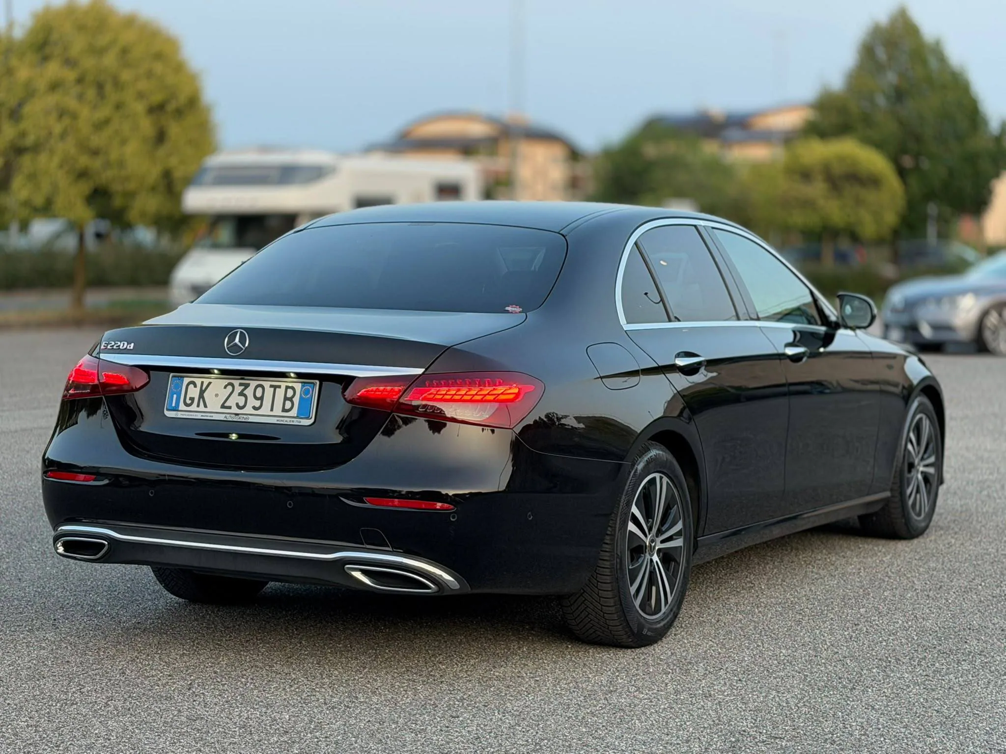 Mercedes-Benz E 220 D — снимка 4
