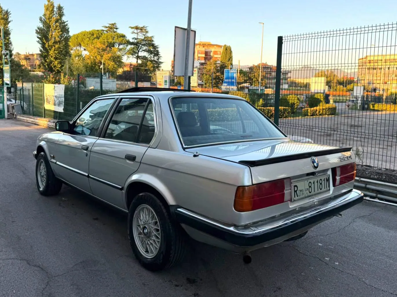BMW 320i — снимка 5