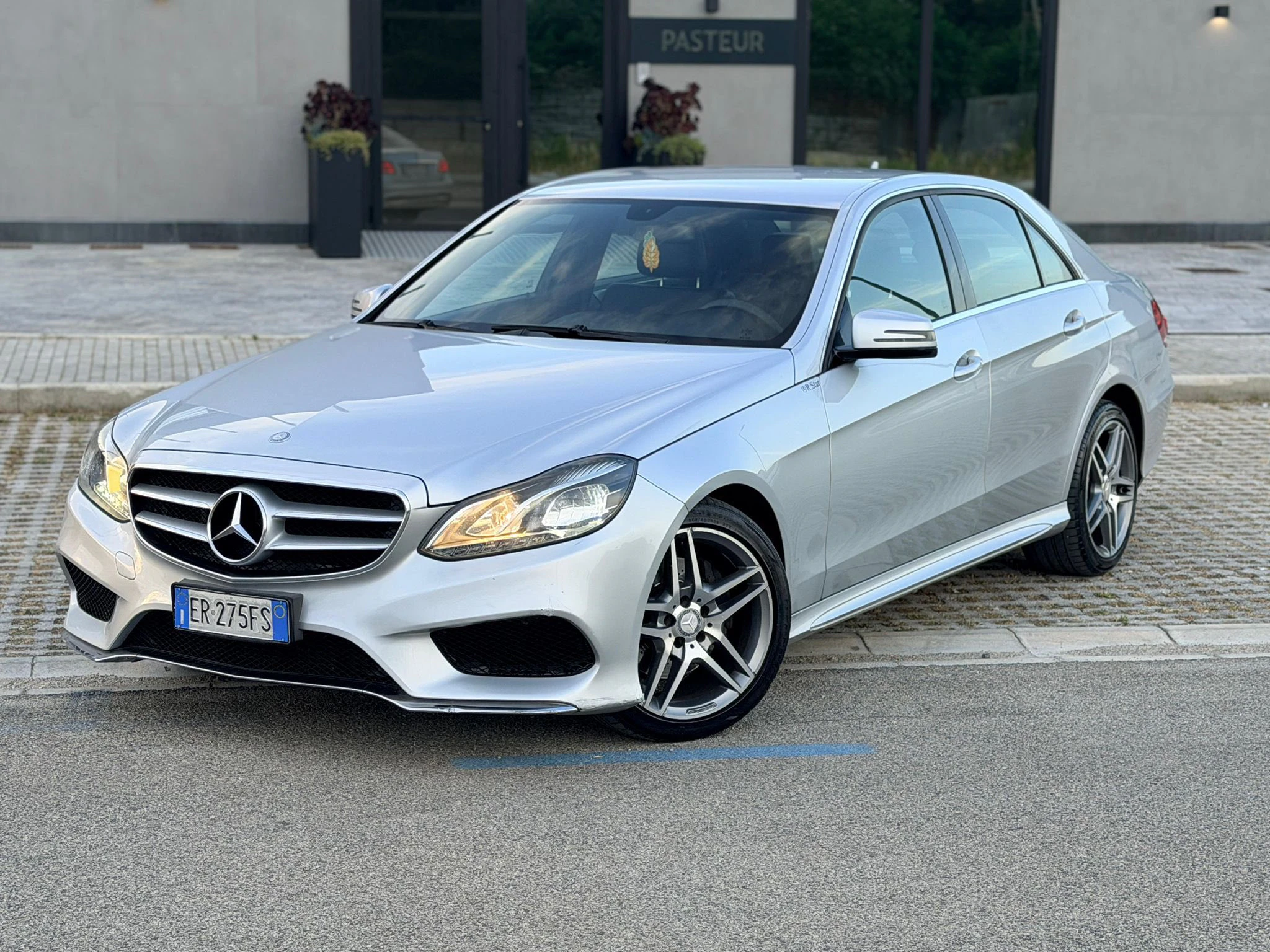 Mercedes-Benz E 220