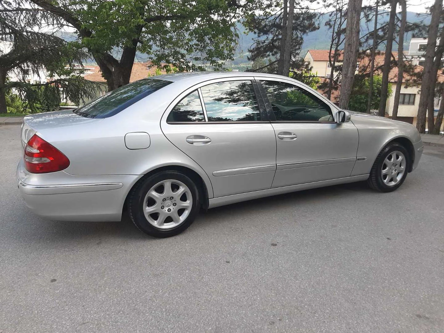 Mercedes-Benz E 220 — снимка 2
