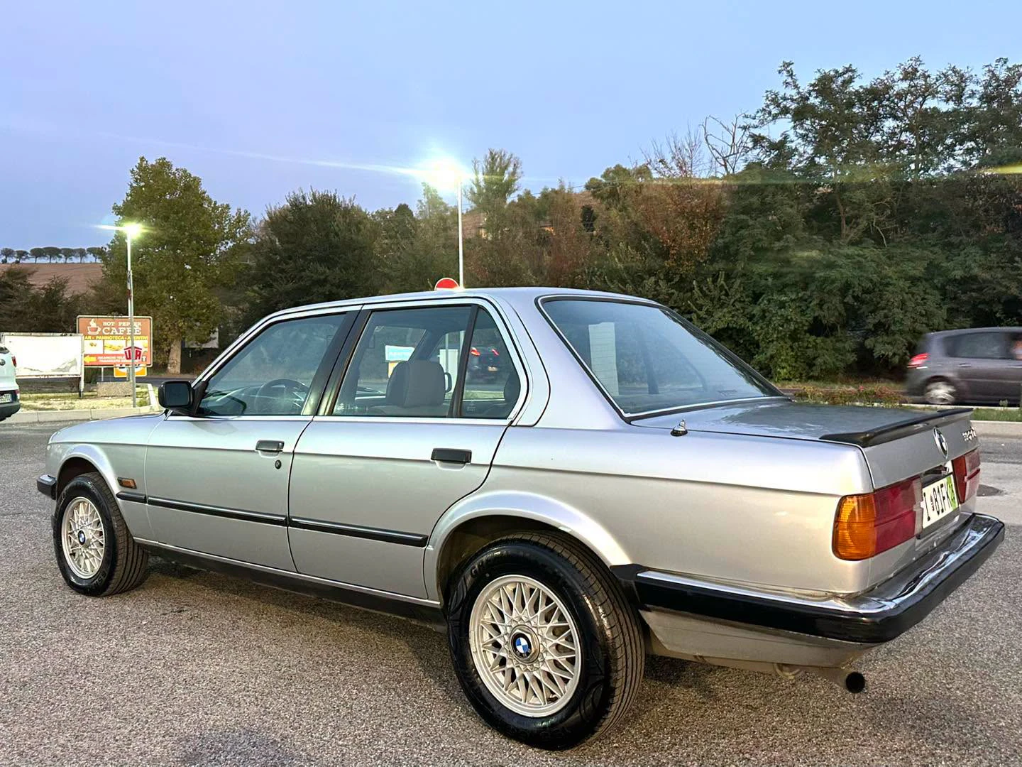 BMW 320i — снимка 5