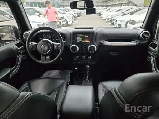Jeep Wrangler Unlimited Sahara — снимка 4